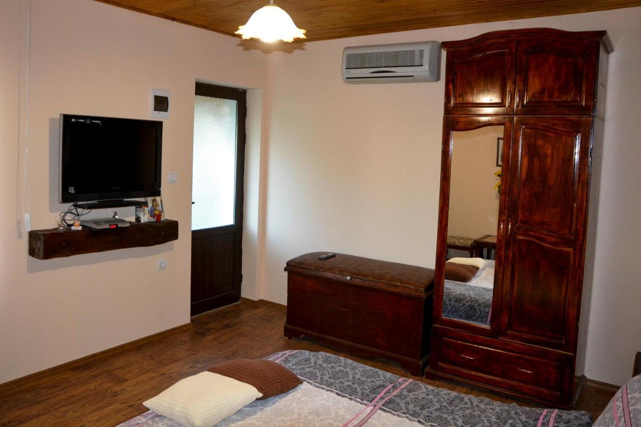 Guest House Raiski Kаt Mezek Eksteriør bilde