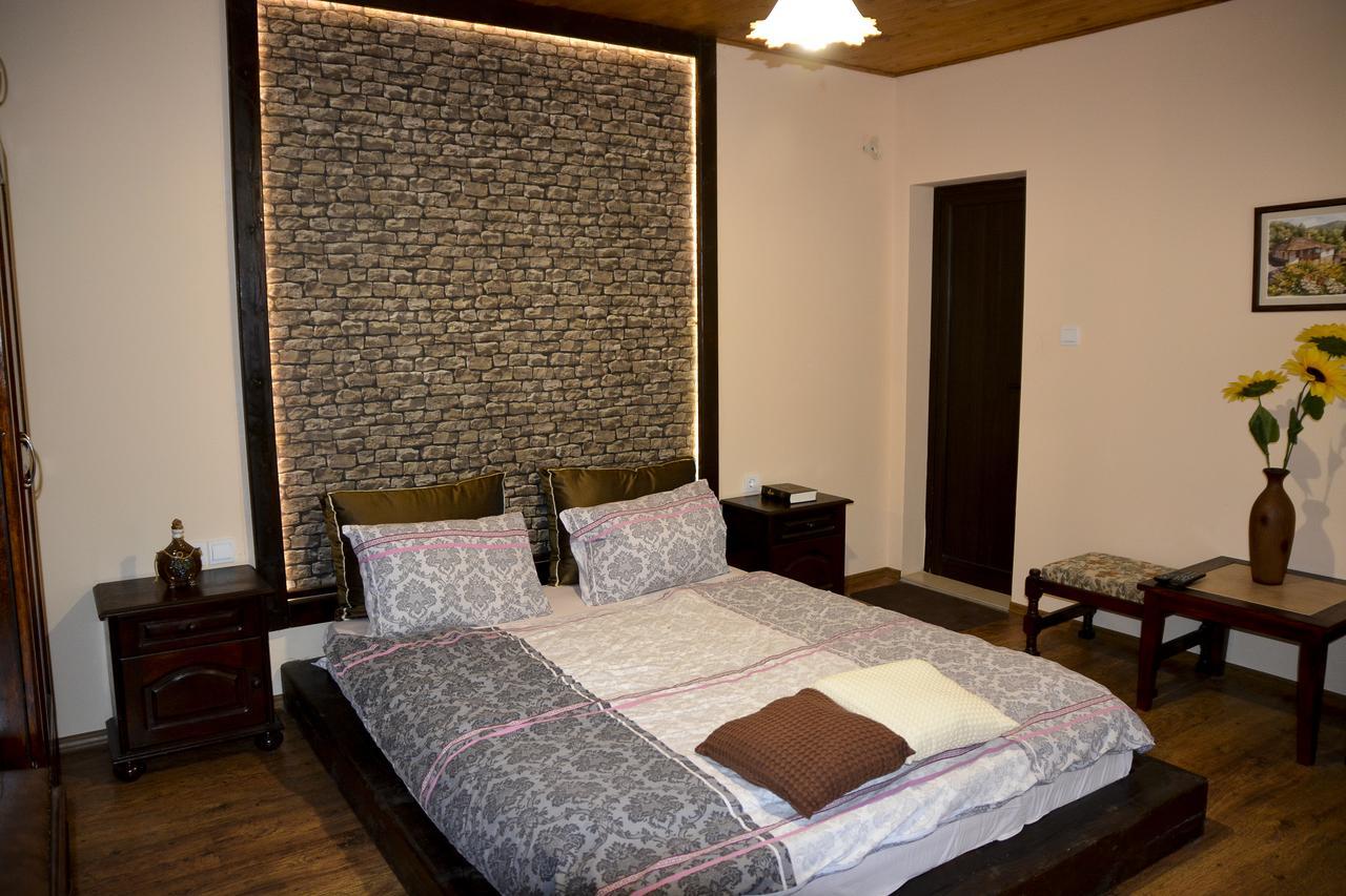 Guest House Raiski Kаt Mezek Eksteriør bilde