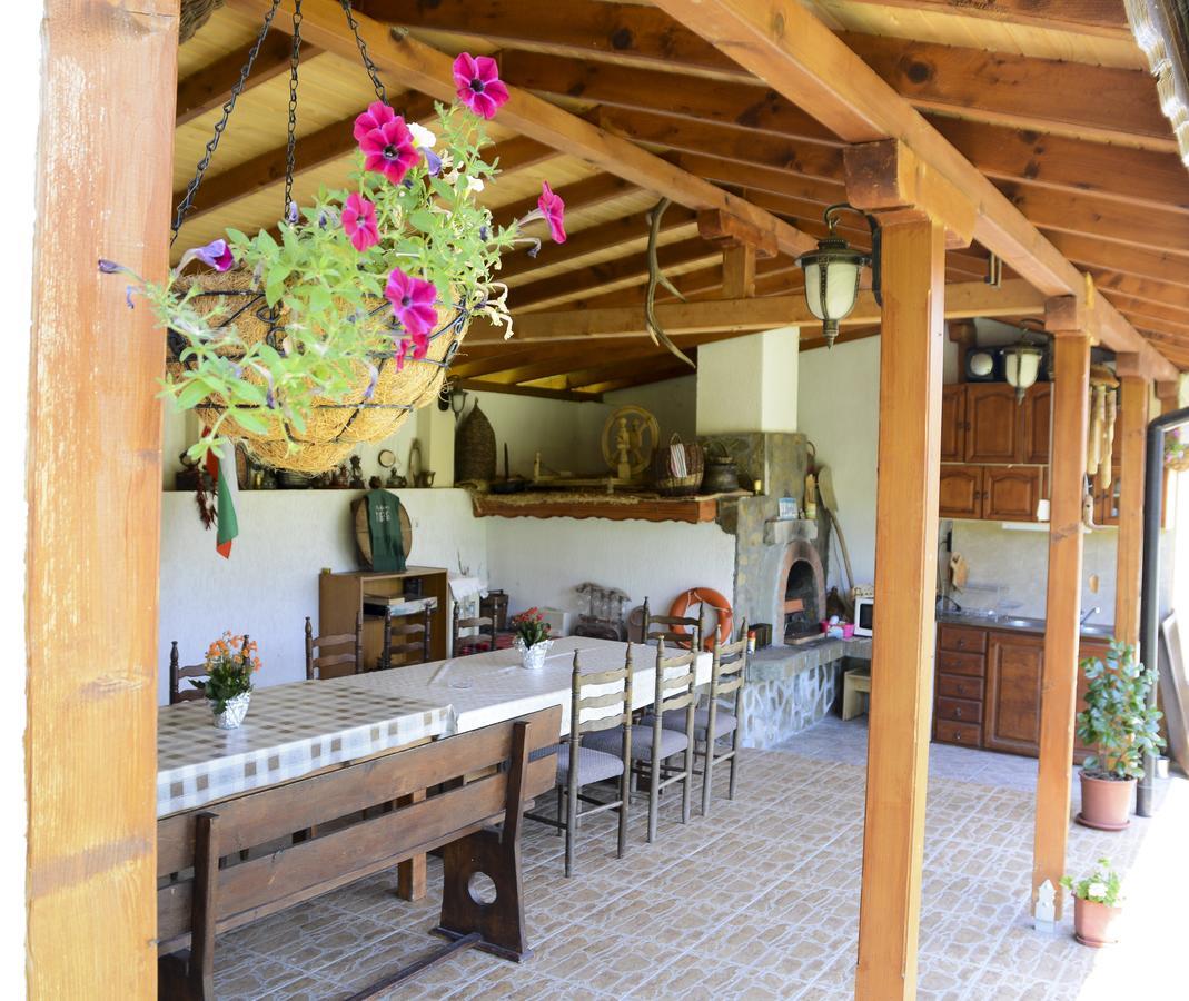 Guest House Raiski Kаt Mezek Eksteriør bilde