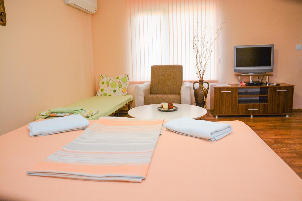 Guest House Raiski Kаt Mezek Eksteriør bilde