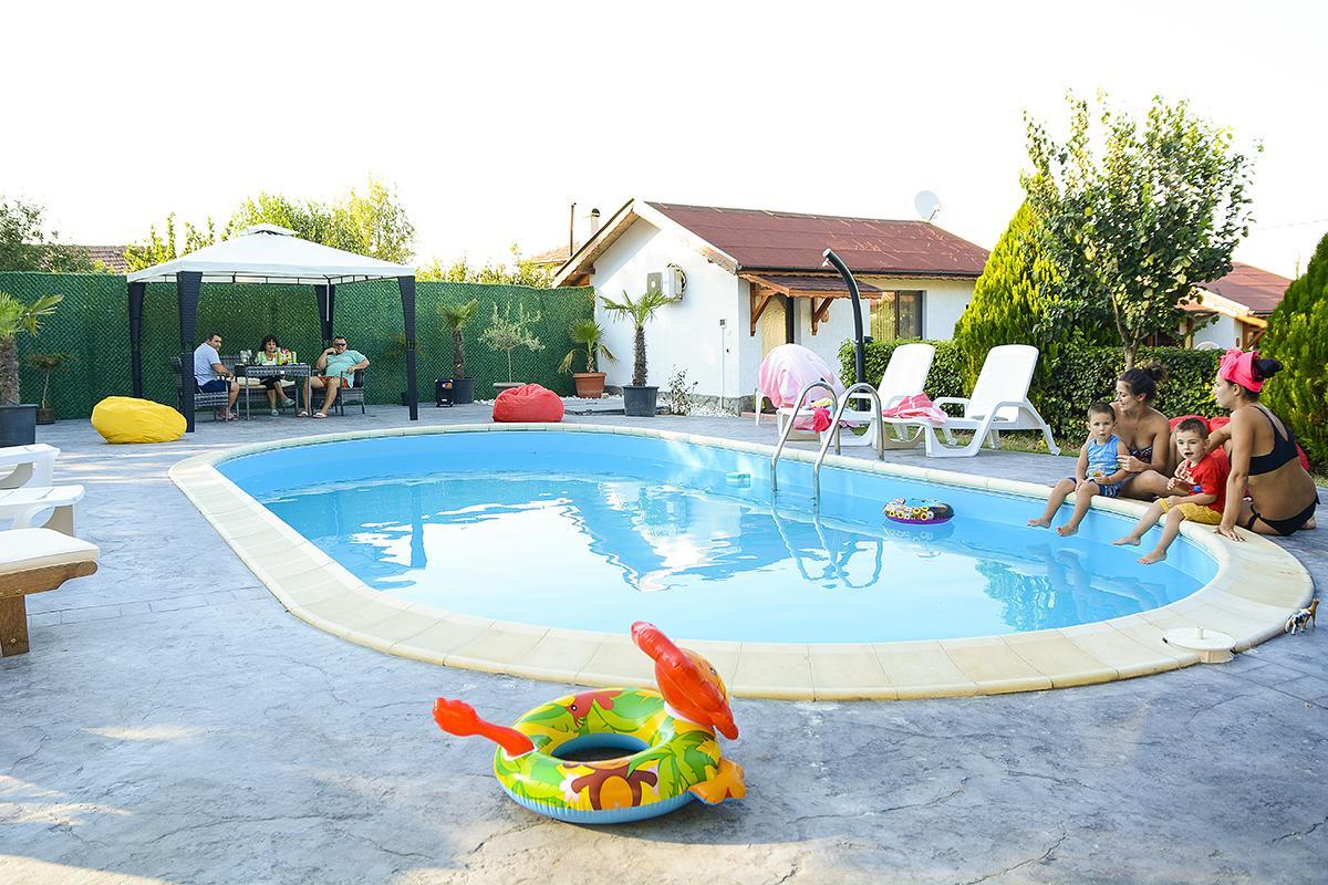 Guest House Raiski Kаt Mezek Eksteriør bilde
