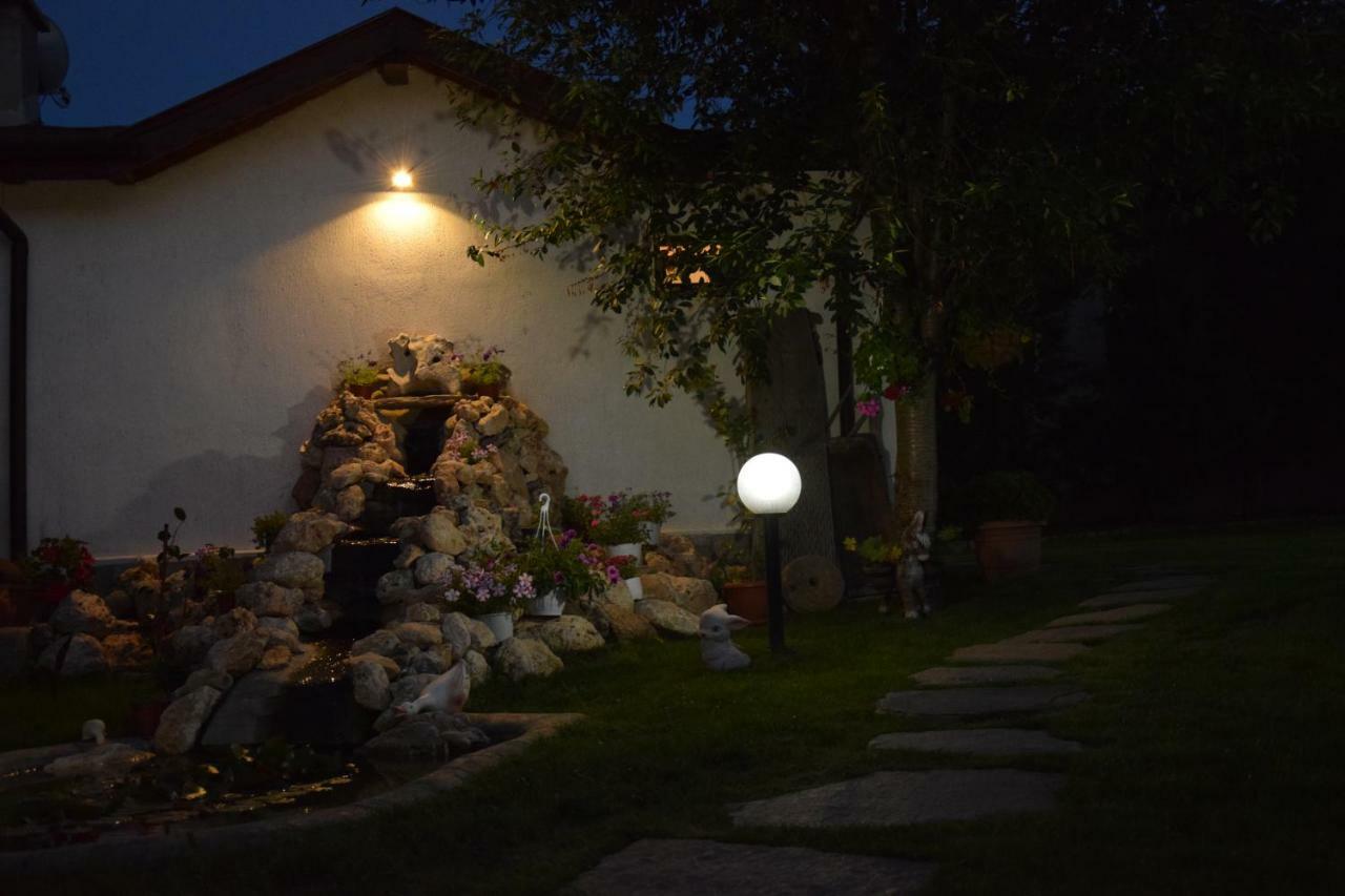 Guest House Raiski Kаt Mezek Eksteriør bilde